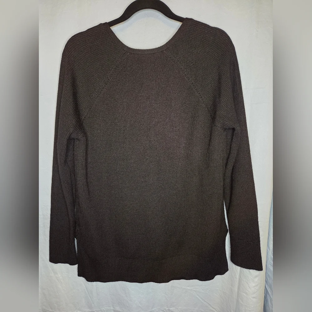 G261. Athleta Hanover V-Neck Sweater in Black - Size M